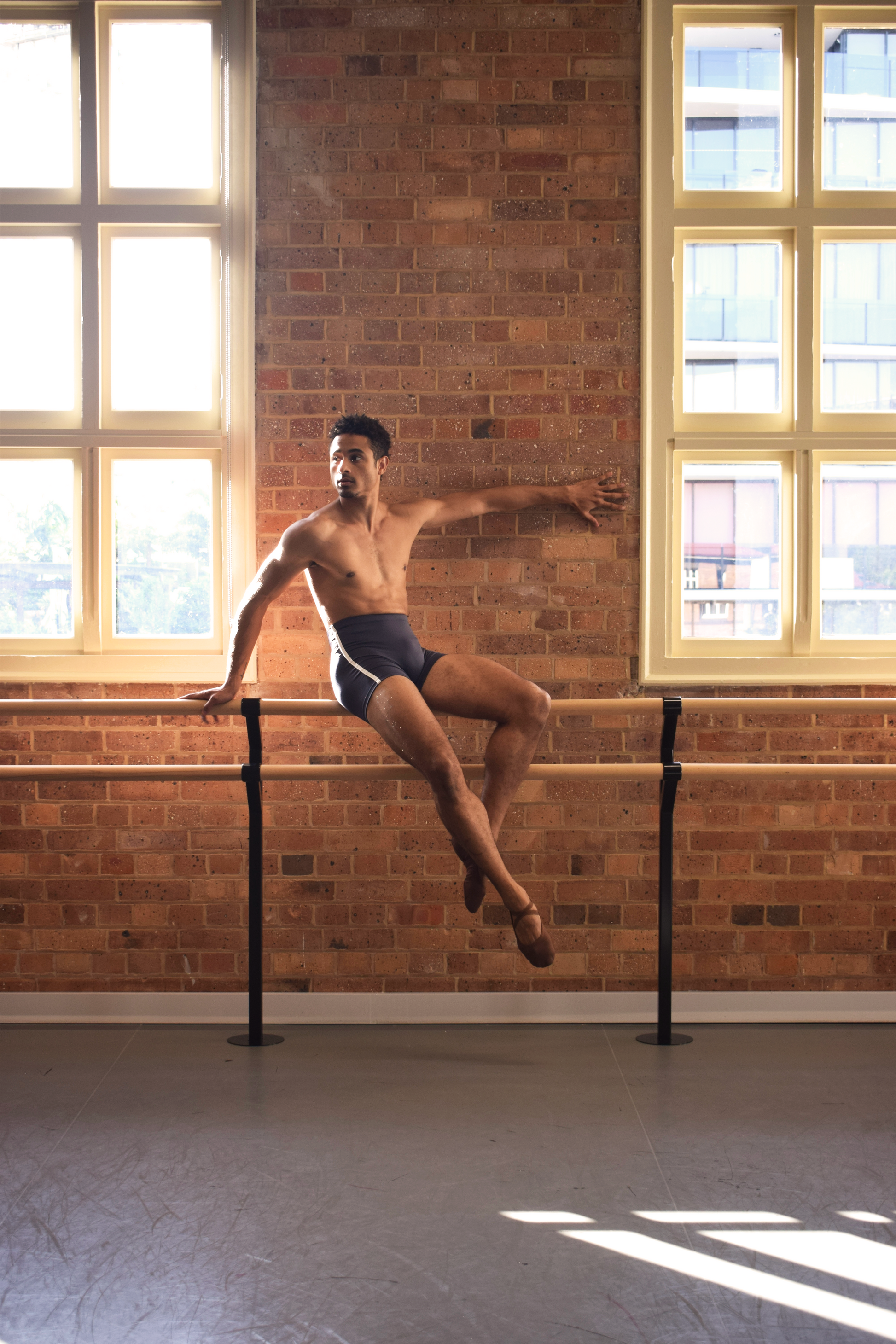  Patricio Reve, Male dancer in Gents 1/4 GT 1.0 short tights in Black with white piping – mid-thigh performance compression shorts